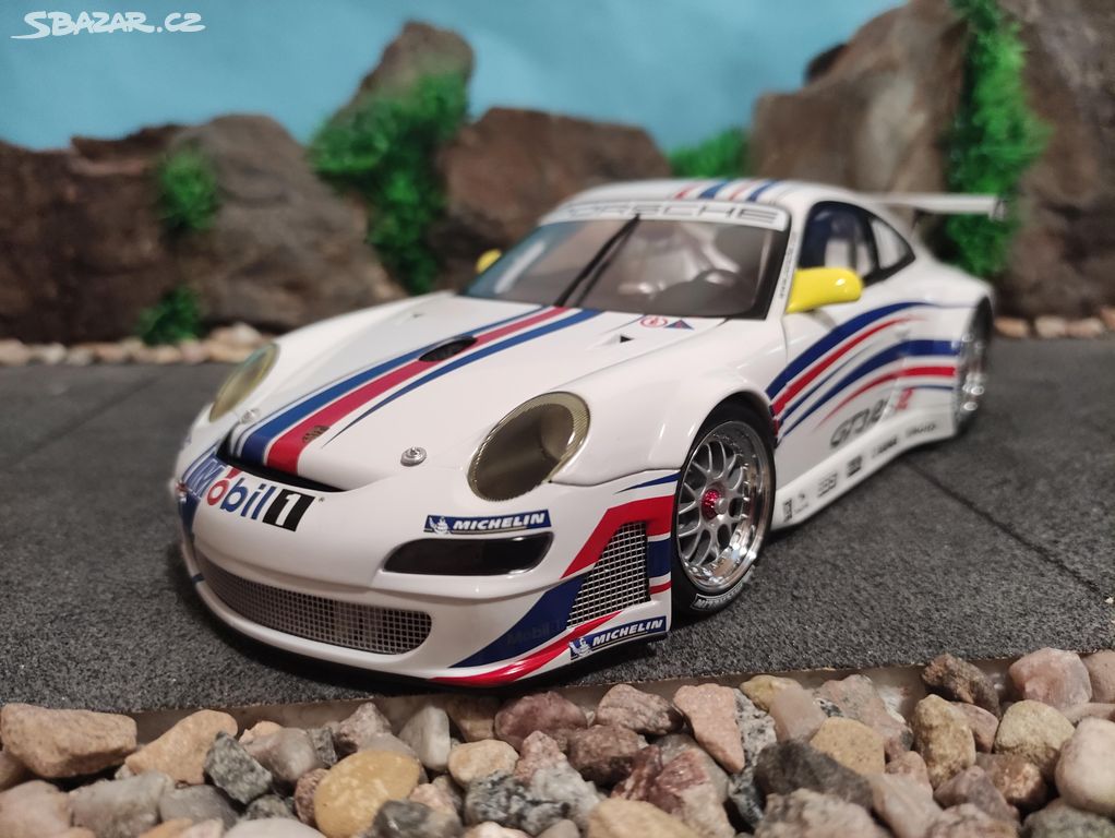 prodám model 1:18 porsche 911 GT3 RSR 997