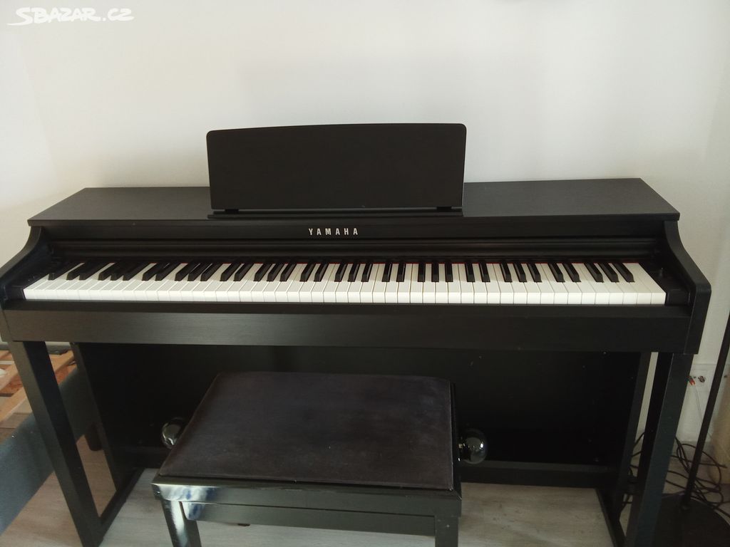 Yamaha Clavinova CLP-525 + stolička