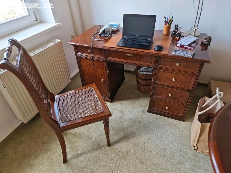 Psací stůl - pravé masivní dřevo a dřevěná židle