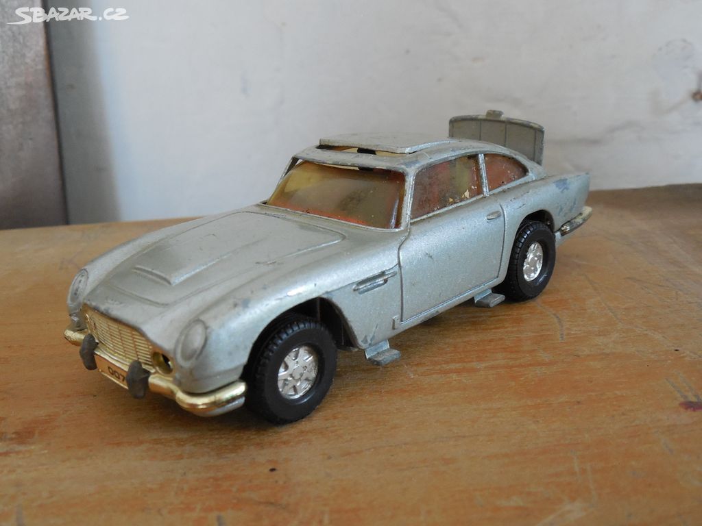 Autíčko Corgi Aston Martin 007