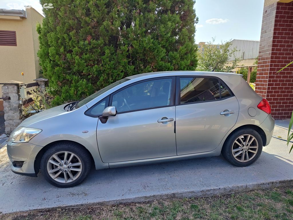 Toyota Auris benzin 1.6, najeto jen 74 tis. km