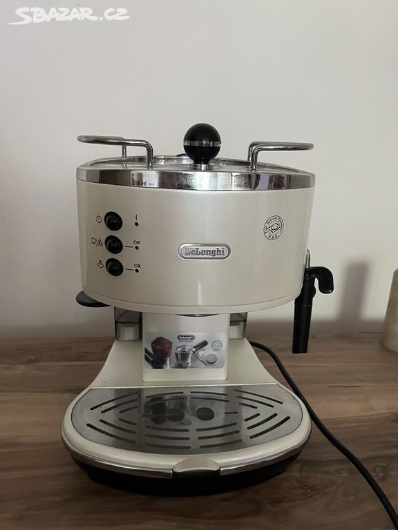 Pákový kávovar Delonghi