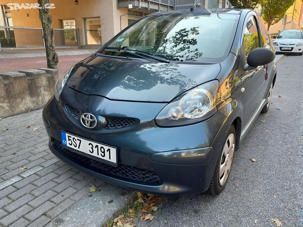 Prodám TOYOTA AYGO 1.0 r.2006 - STK do 07/25