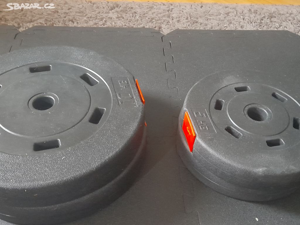 Závaží 30 kg společně s kettlebellem 8 kg