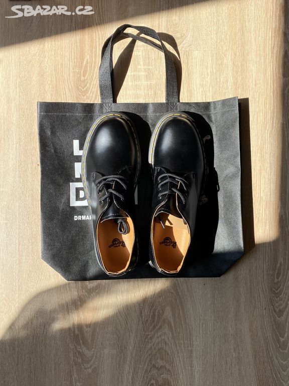 Doctor / Dr. Martens Shoes Black