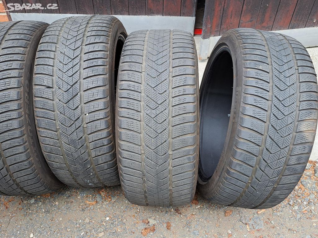 4x zimní pneu Pirelli Sottozero 3 235/40 R19, 2023