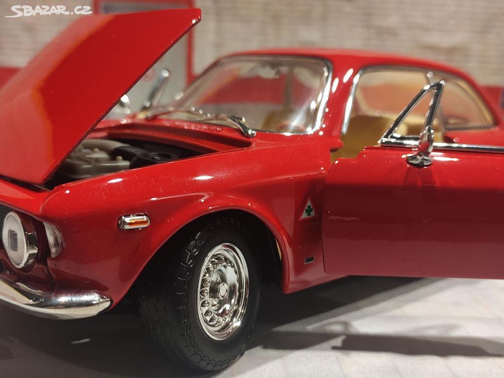 Alfa Romeo giulia 1965 1:18