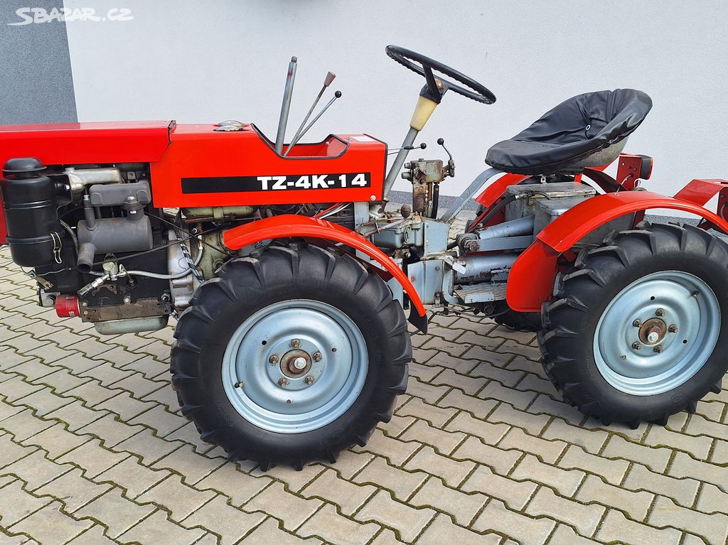 malotraktor TK 14 s motorem dvouválec