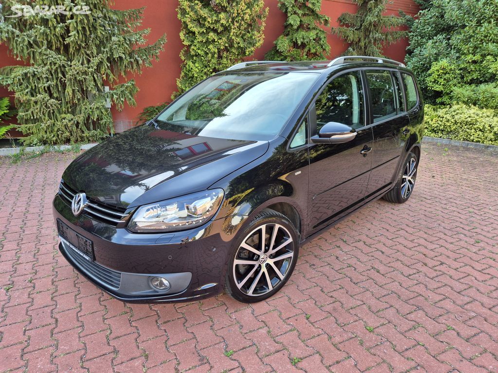 VW Touran 2.0TDI 103kW,7míst,Xenon,Tažné,Kamera.