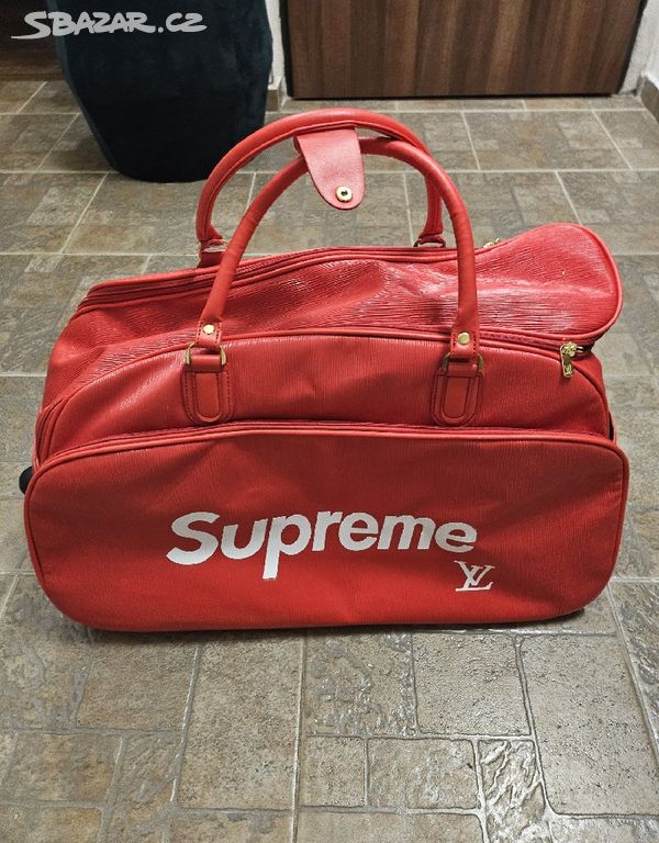 Cestovní taška Louis Vuitton Supreme.