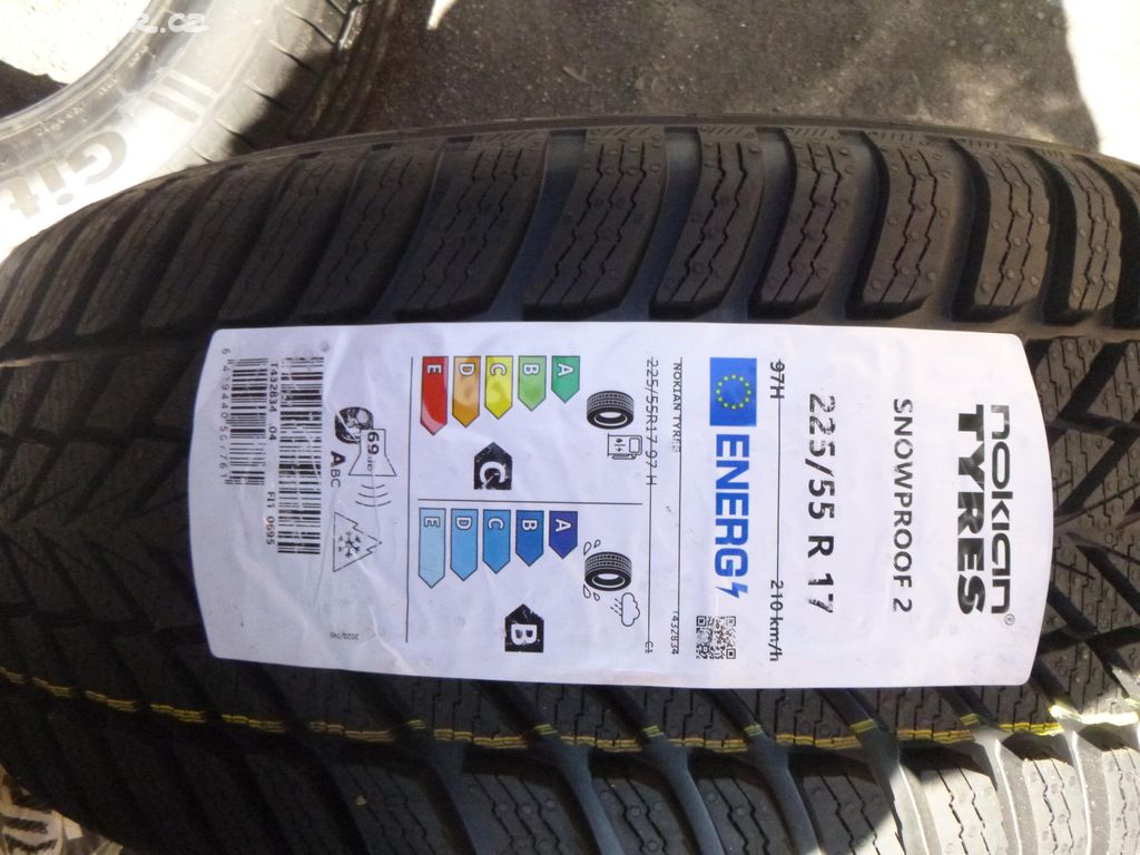 1x 225/55 r17 zimní pneu Nokian (DOT 1823)