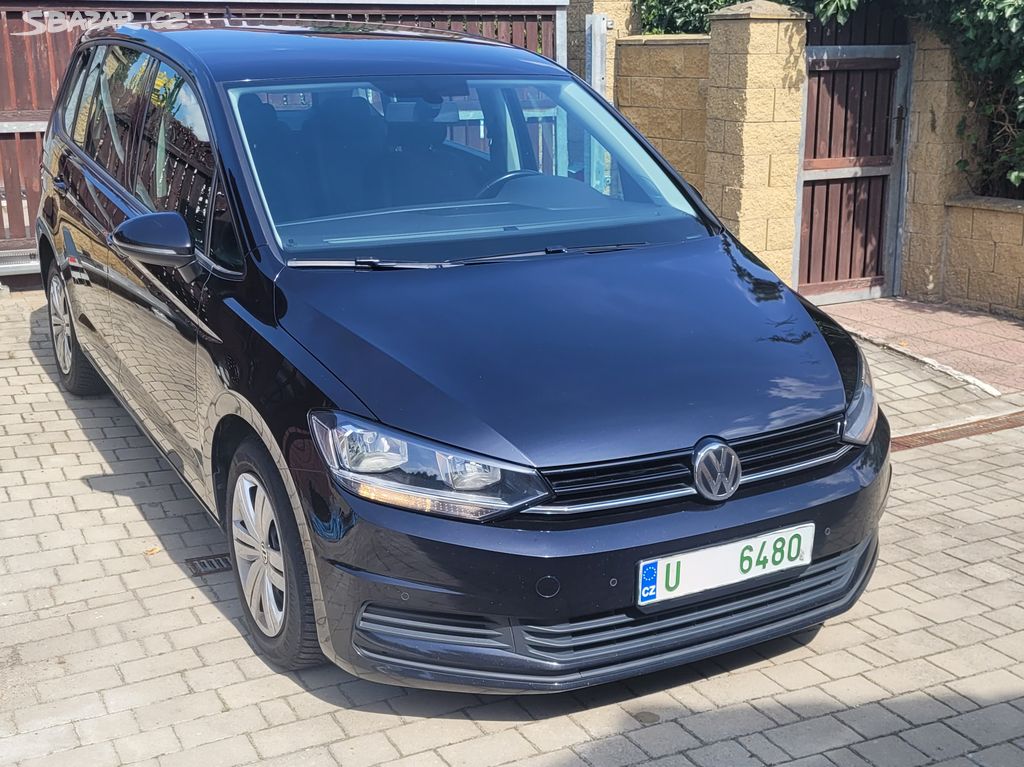 VW Touran TDi DSG model 2019 navi tažný tempomat