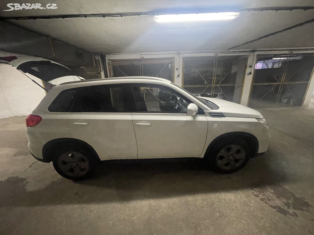 Osobní automobil suzuki vitara 16