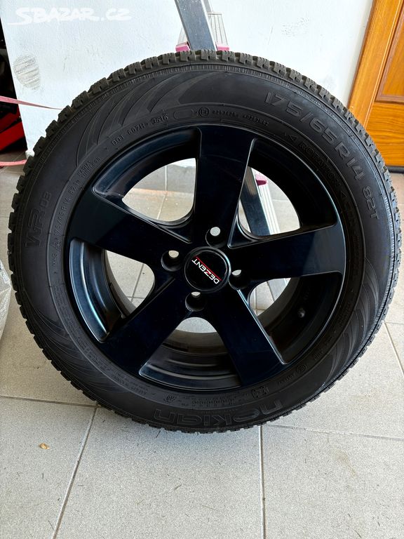 4 x 175 65 R14 zimní Nokian + Alu kola Dezent