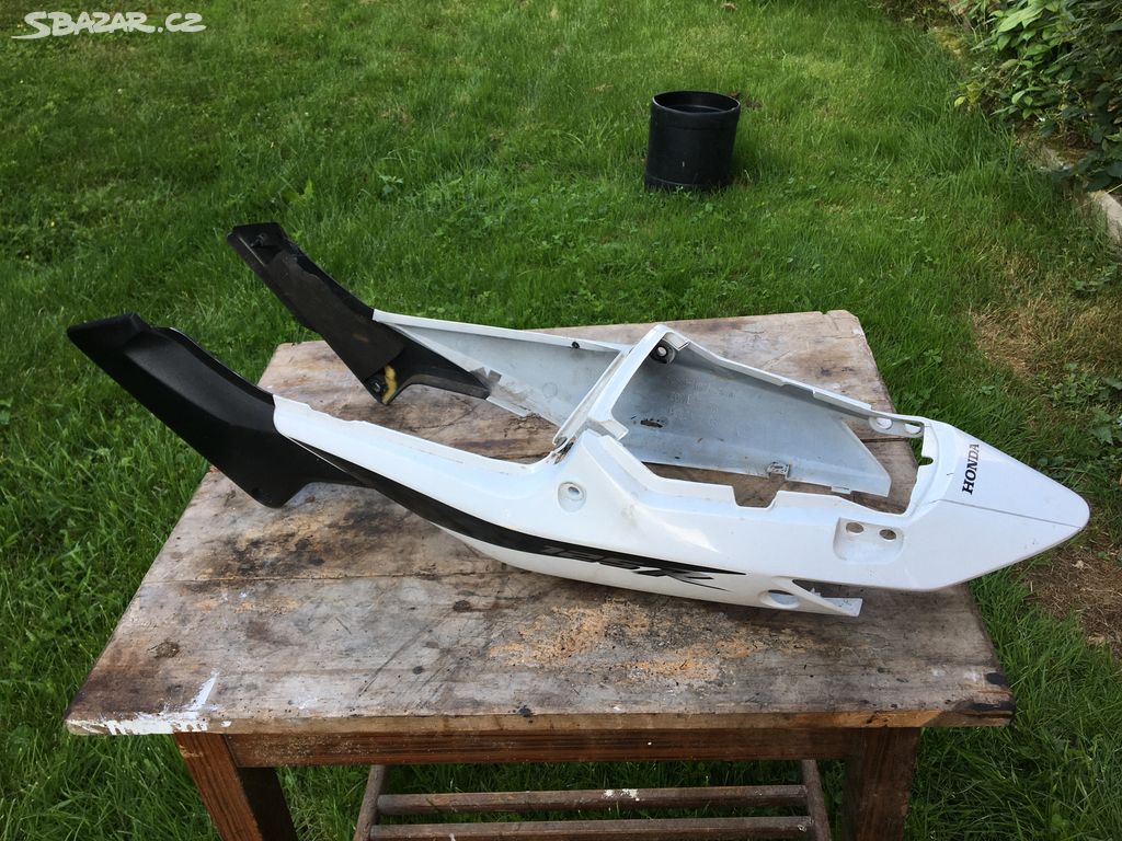 podsedlový plast kapota zadní honda cbr125 2008