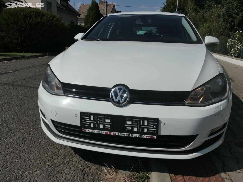 ŠPIČKOVY VW GOLF COMBI 2.0TDI,TAŽNE,ZARUKA KM. -