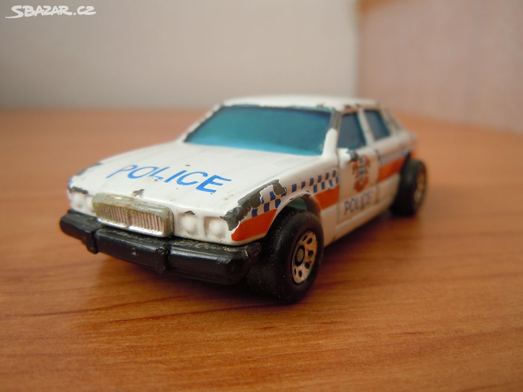 model Jaguar XJ 6 , Matchbox , angličák , Police.