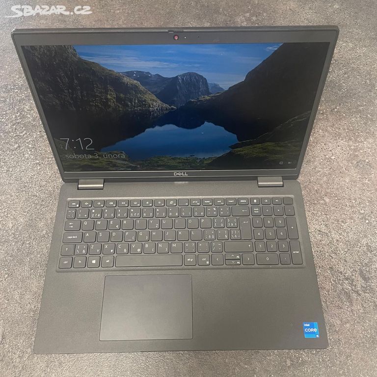 Notebook Dell Latitude 3520 + brašna Dell