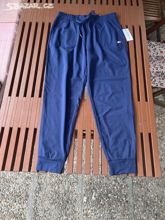 Dámské kalhoty / joggers Tommy Hilfiger, vel. M/L