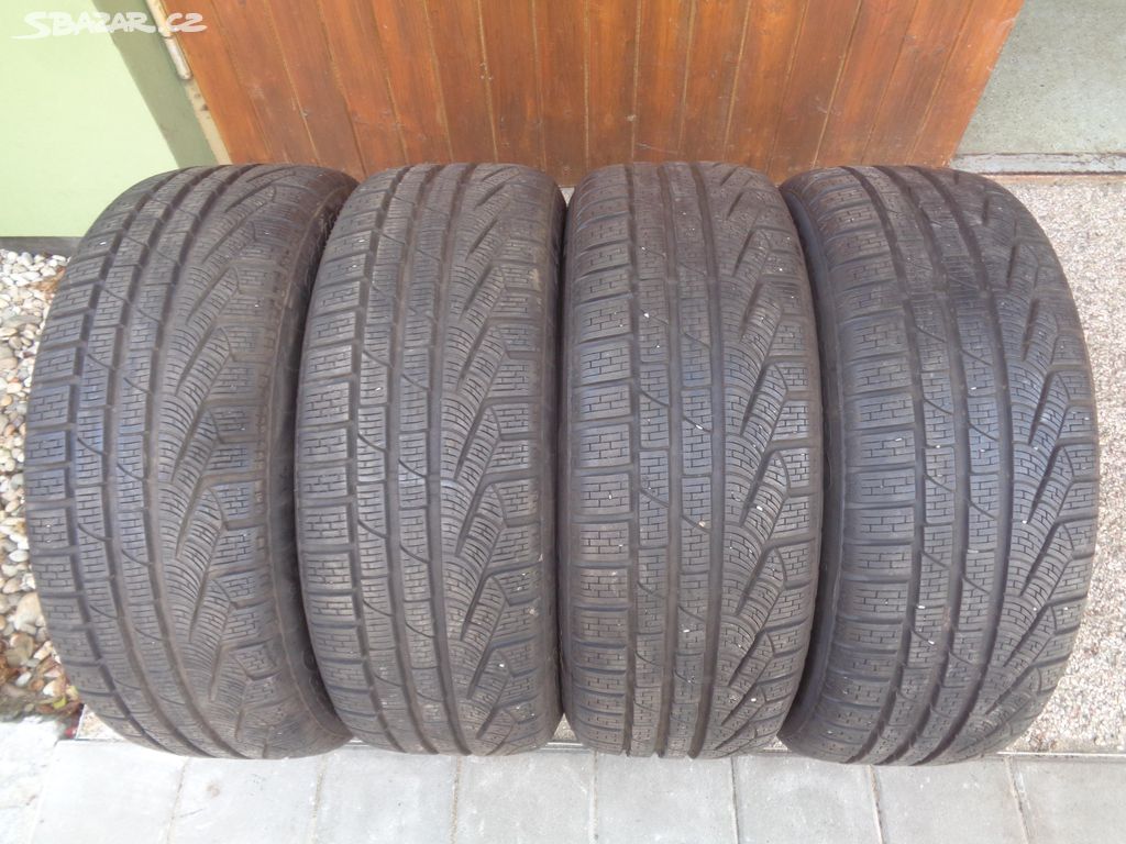 Zimní pneu 235/50/19 R19 Pirelli