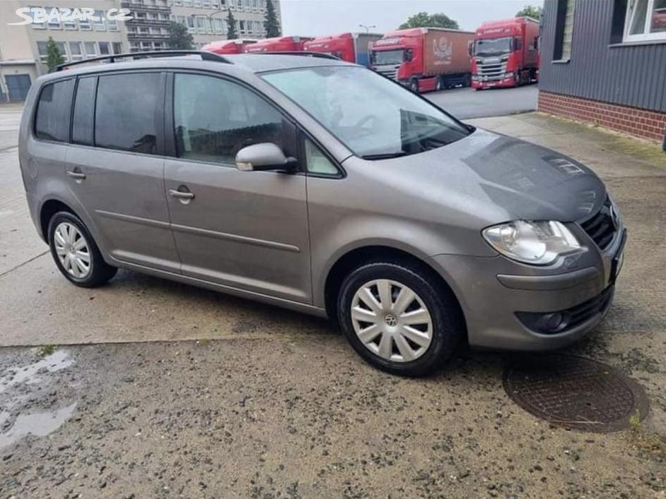 Auto Volkswagen Touran