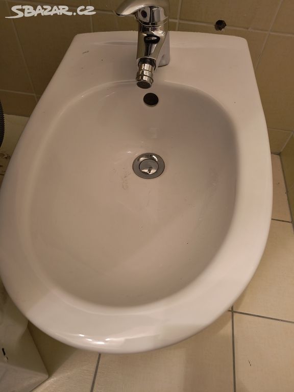 Bidet do koupelny včetně baterie