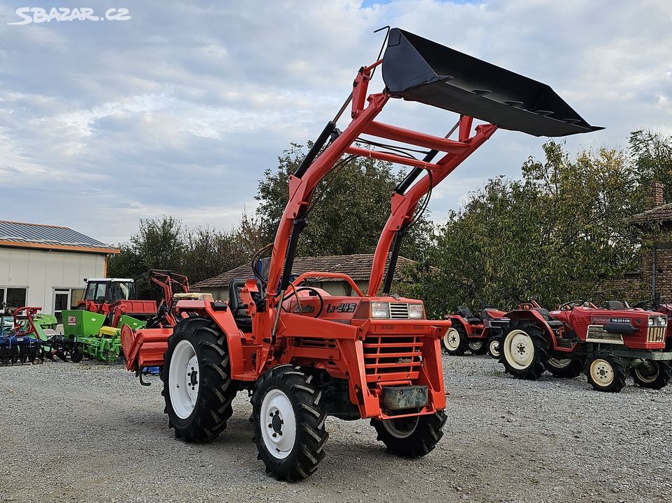 Kubota L1-