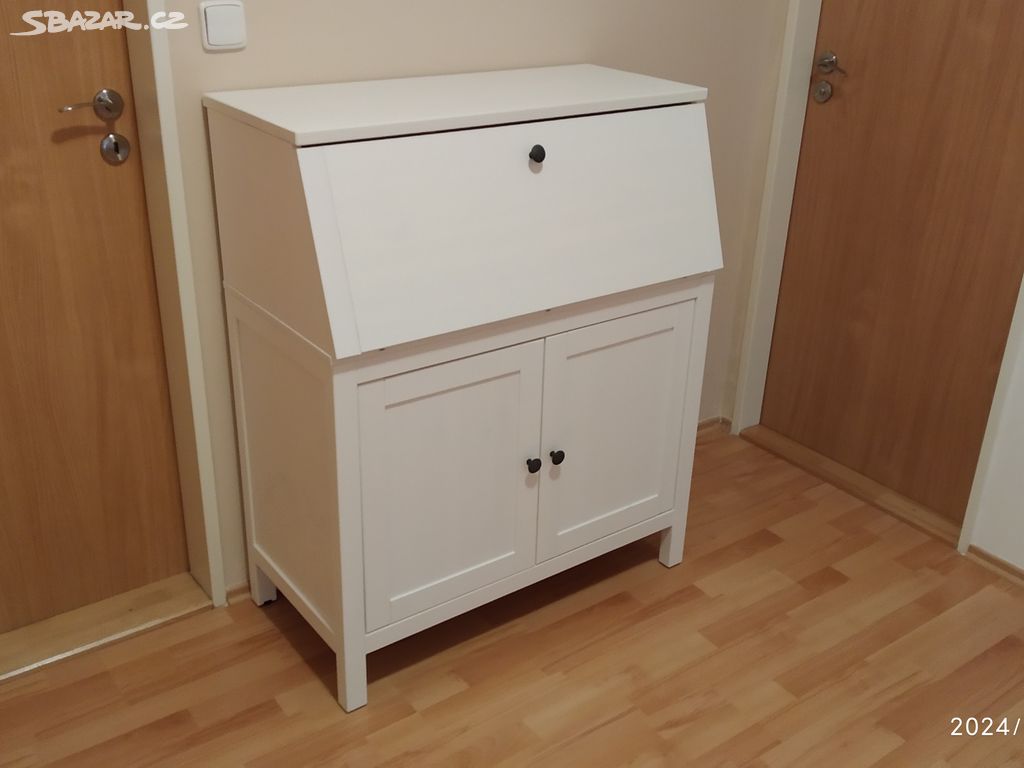 sekretář Hemnes (IKEA)