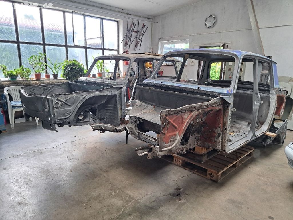 Renault 8 - na renovaci