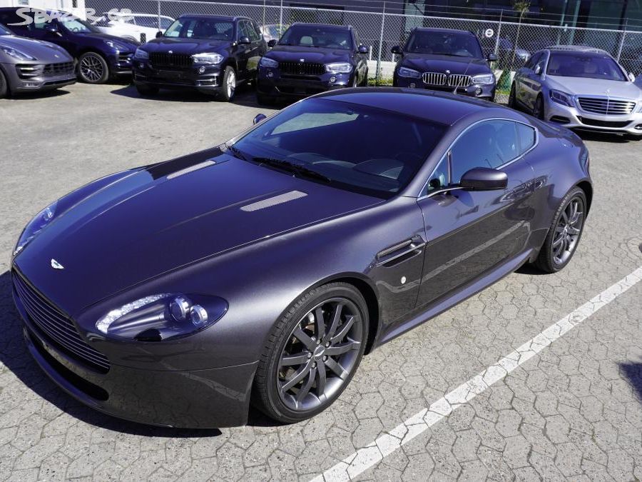 Aston Martin V8 Vantage, 4.3 385 HK - servisní kniha