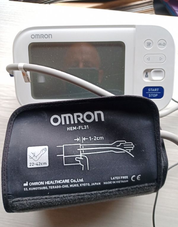 TLAKOMĚR Tonometr OMRON M6 Comfort pažní+zdroj