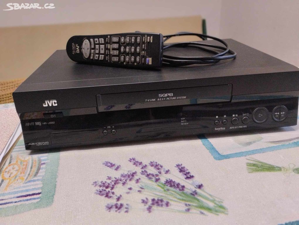 Videorekordér JVC HR-J682