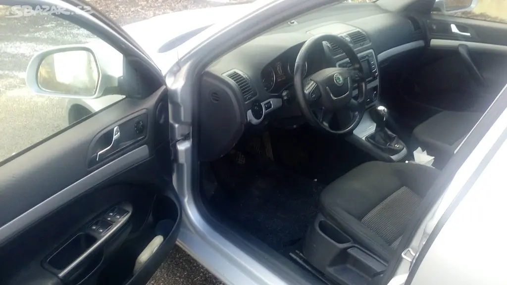 Škoda Octavia combi II TDI 77kW Elegance facelift - fotka 3
