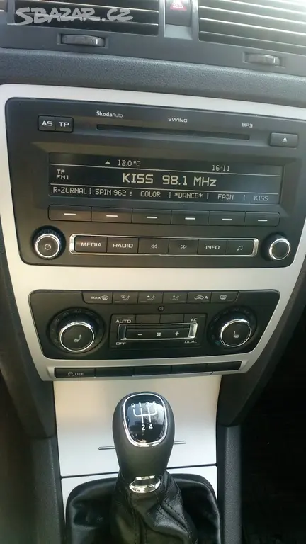 Škoda Octavia combi Elegance TDI 77kw rv 11/2011 - fotka 2