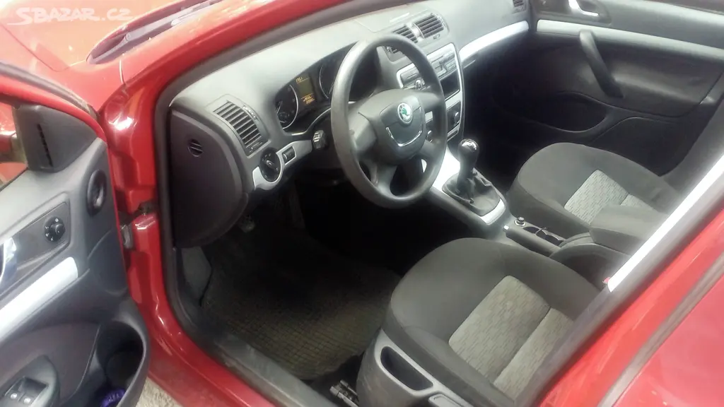 Škoda Octavia combi II 1.6i 75kW 2010 Facelift-TOP - fotka 3