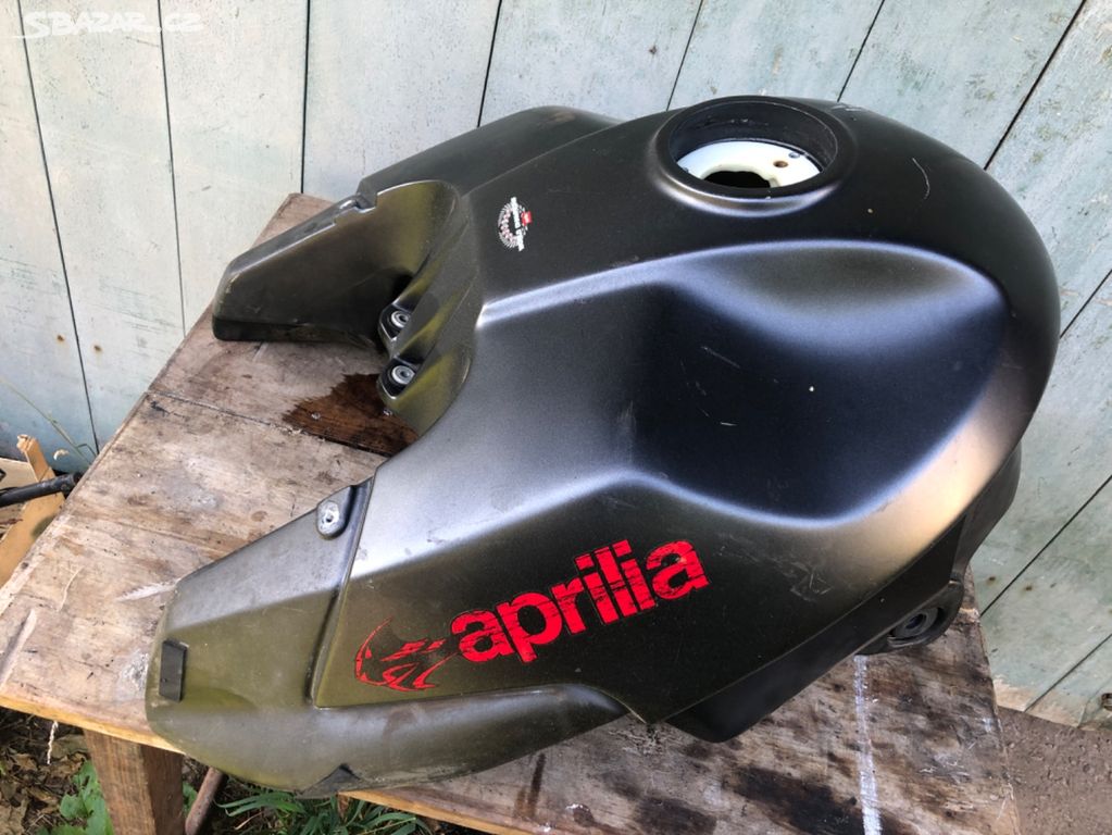 Nádrž paliva 800050 Aprilia etv1000 caponord rotax