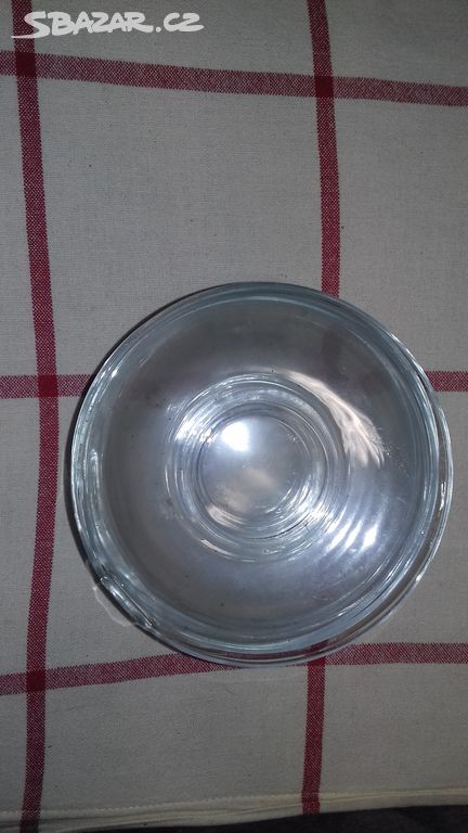 Skleněné talíře / podšálky-9 ks.Průměr 13,5 cm