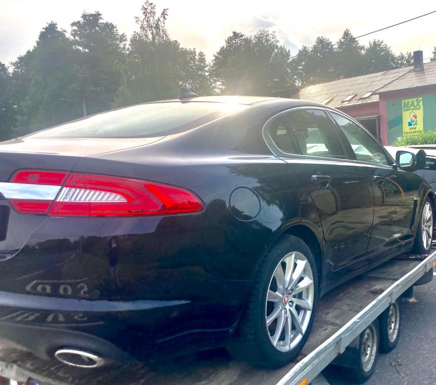 Jaguar xf dily z celeho vozu a nebo komplet