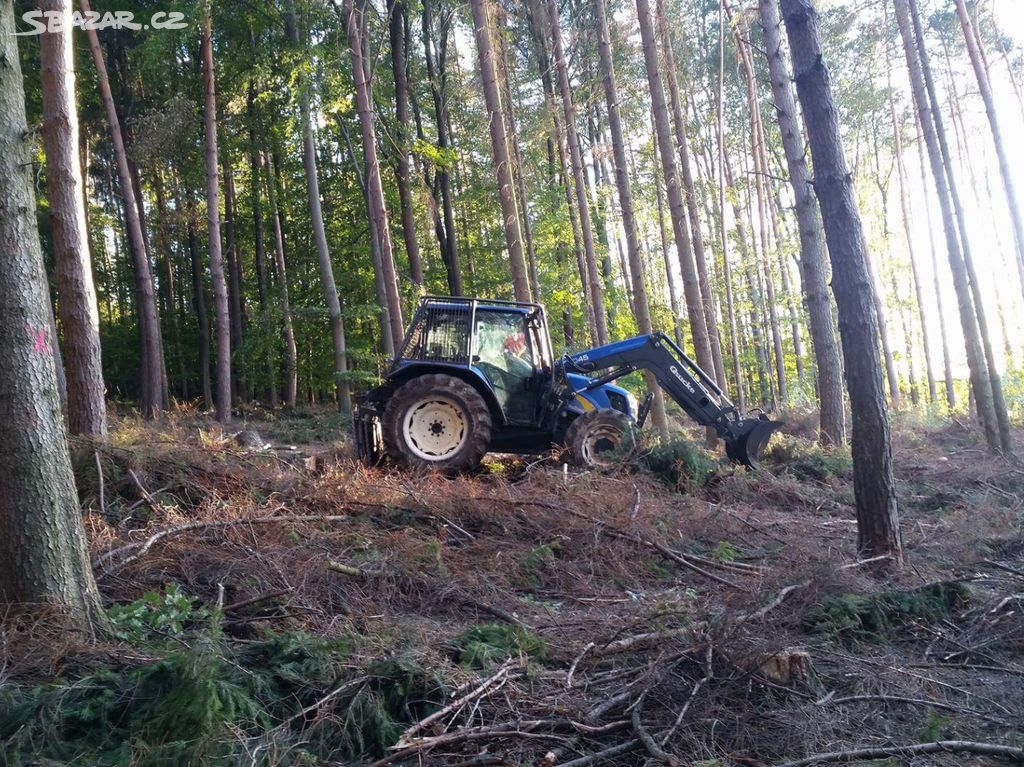 Lesní UKT traktor New Holland