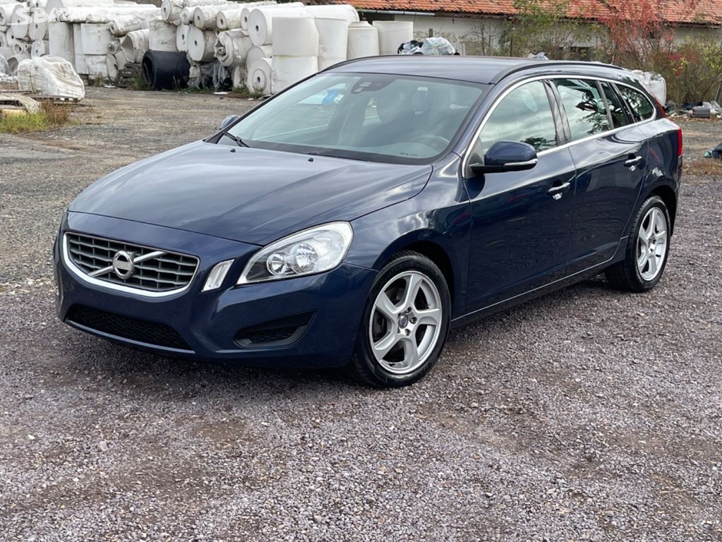 Volvo V60 2.0d 5válec,120kW,MANUÁL,NOVÉ TAŽNÉ