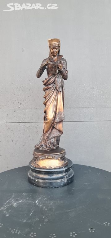 Starožitná bronzová socha