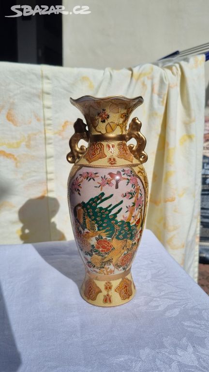 Porcelánová váza s čínskými motivy