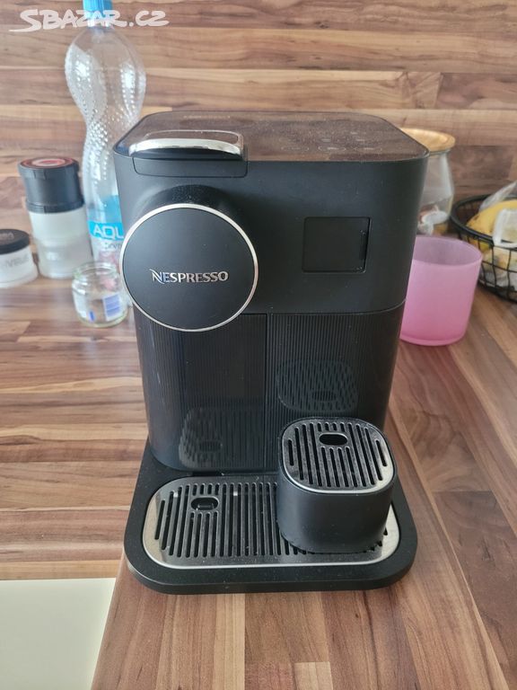 Kavovar Nespresso Gran Latissima black