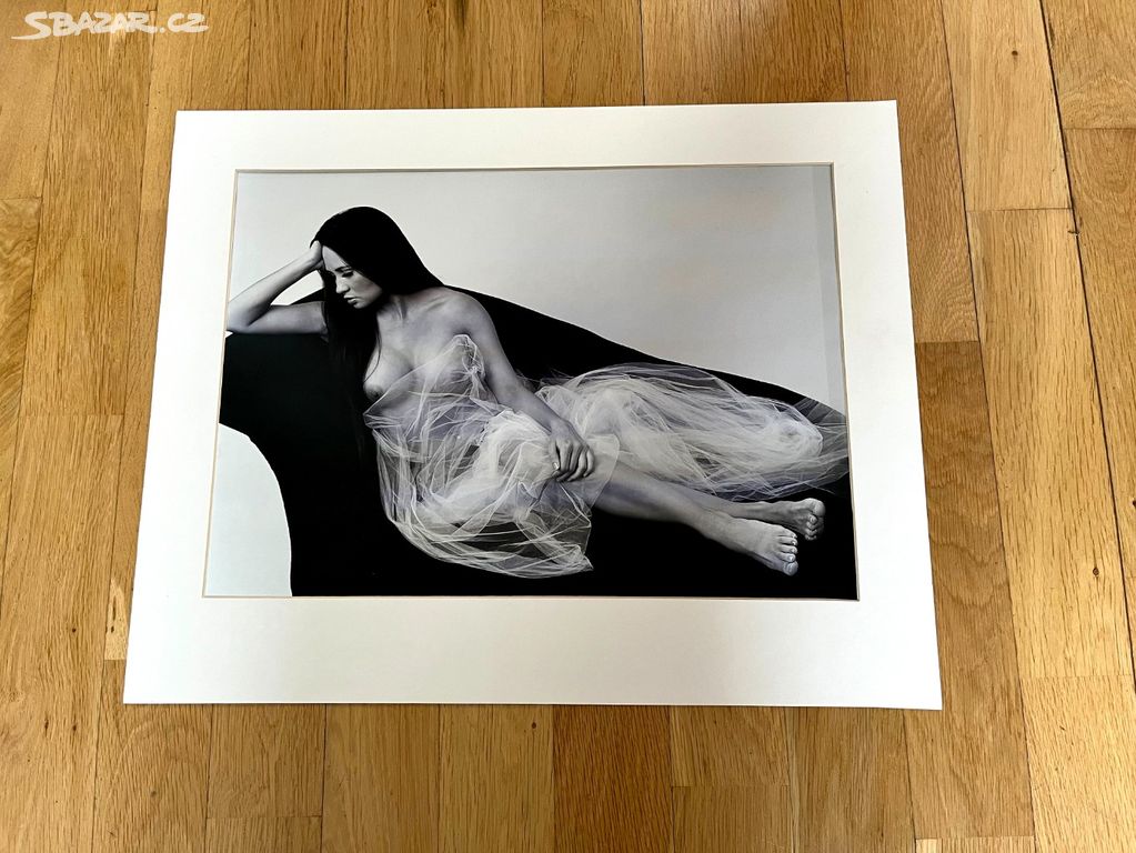 černobílá fotografie - akt - rozměr 41x30 cm
