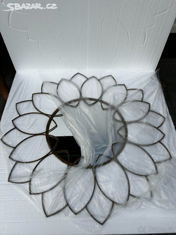 Nástěnné zrcadlo - kovová květina