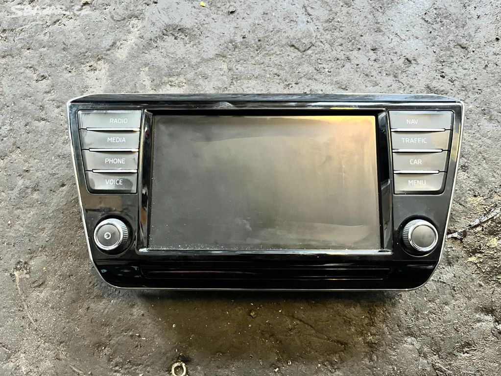 prodám na Škoda Superb III display rádia