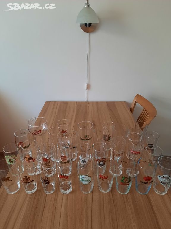 Sbírka 30 ks skleněných pivních pohárů