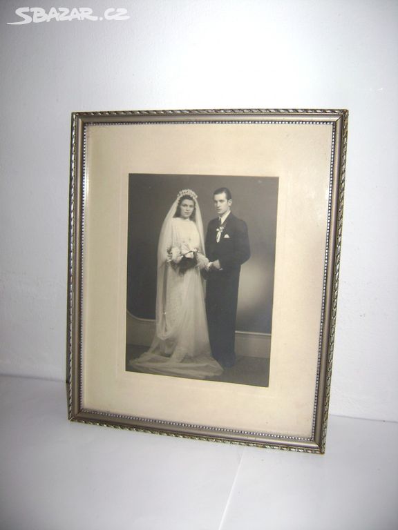 Stará svatební fotografie zarámovaná