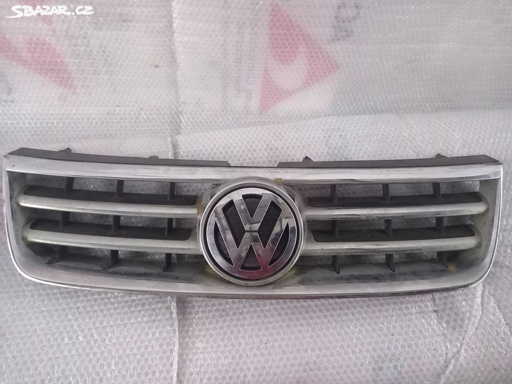 Přední maska se znakem VW Touareg