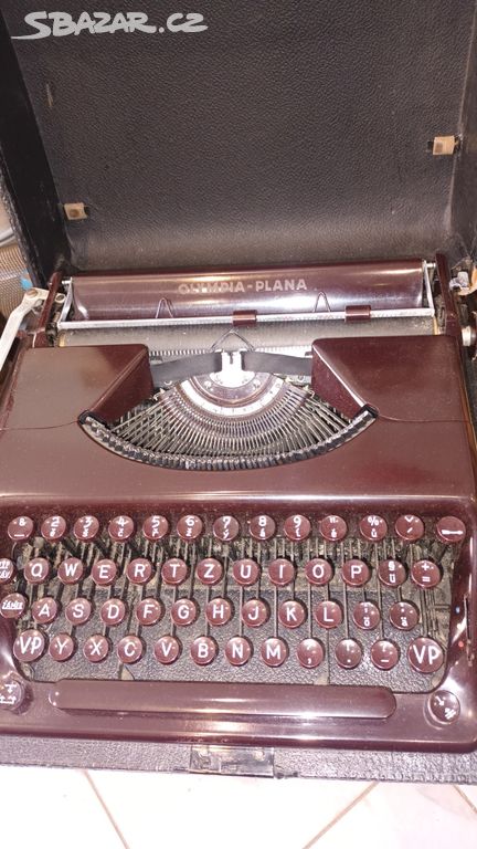 Bakelitový psací stroj Olympia Plana.